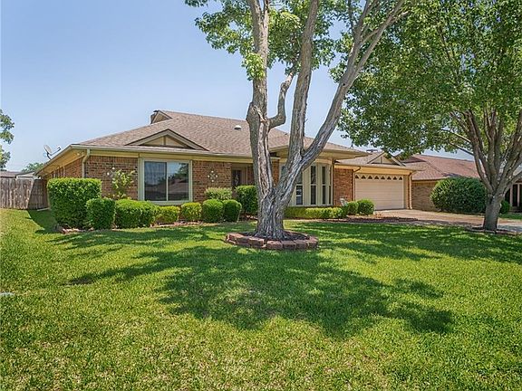 3rd image of 7316 Shady Hollow Ln