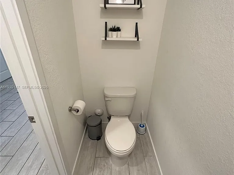 1030 SE 23rd Ter #1030 — Photo 9