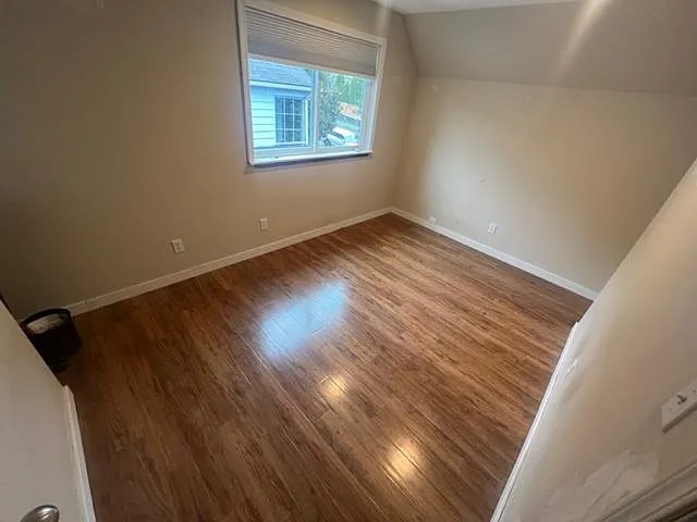 Second bedroom.