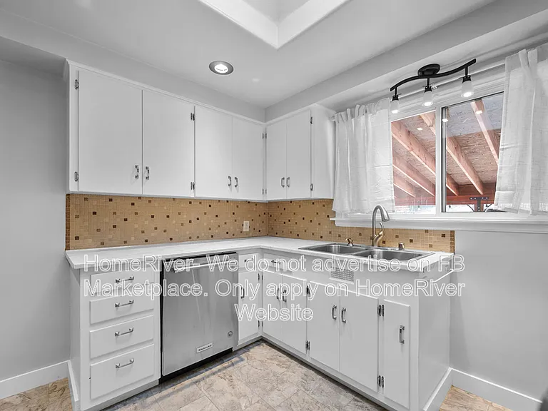 2704 W Hoffman Ave — Photo 6