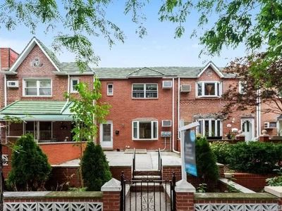 5025 64th St, Flushing, NY, 11377