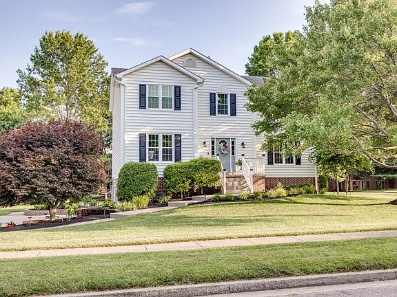2nd image of 871 W Count Fleet Cir