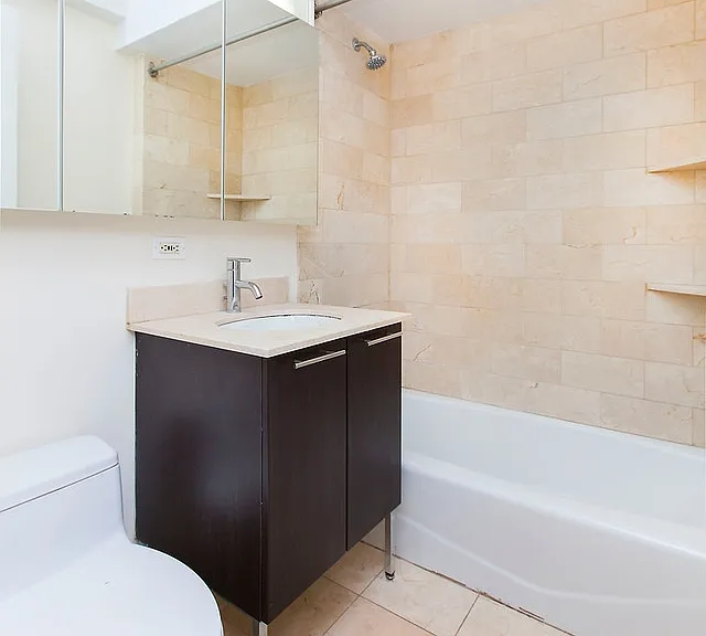 636 E 11th St #6F — Photo 4