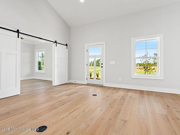 4th image of 40 Eagle Ridge Ln