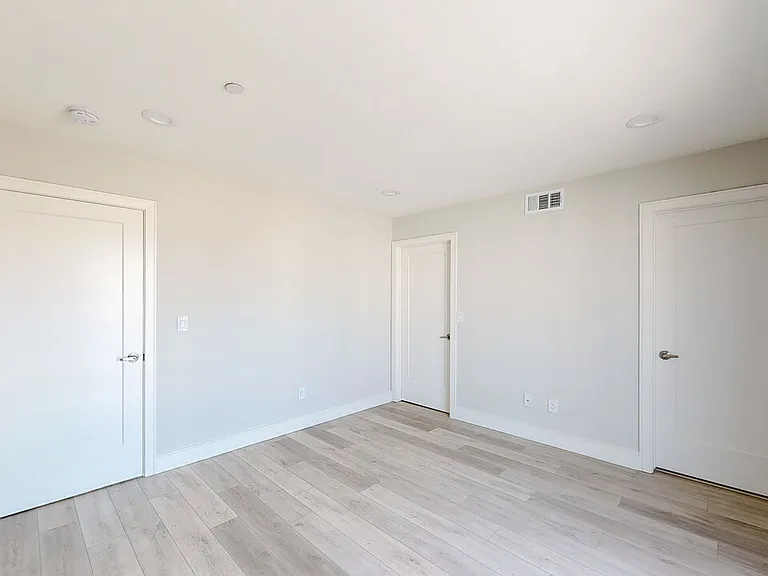 953 N Mariposa Ave #2 — Photo 20