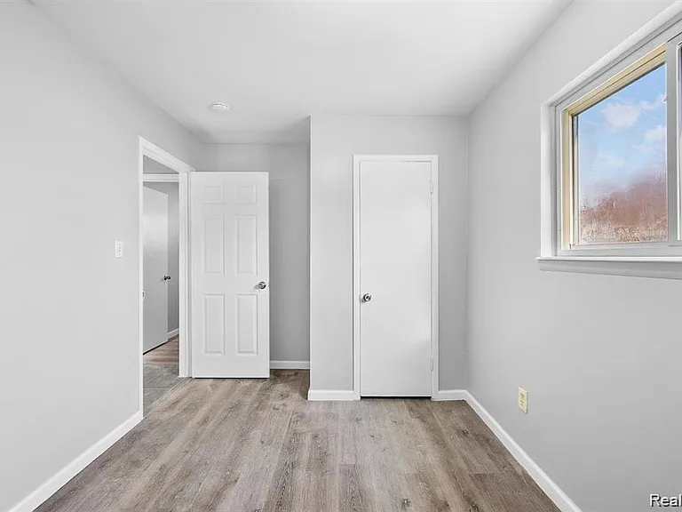 2552 Emogene St — Photo 20