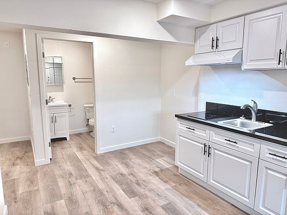 4th image of 11959 Runnymede St #21