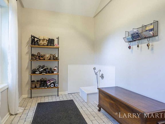 5th image of 6083 Taylor St