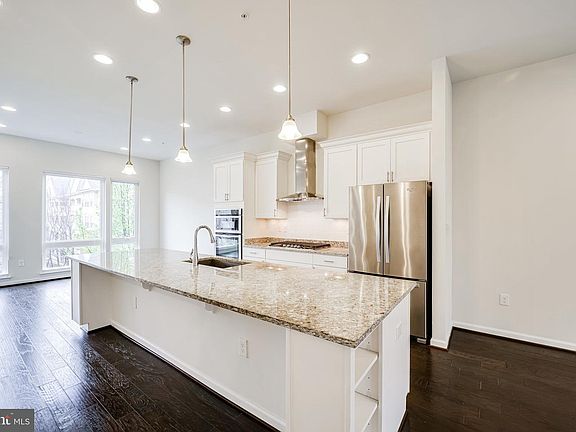 5th image of 124 Cambria Walk