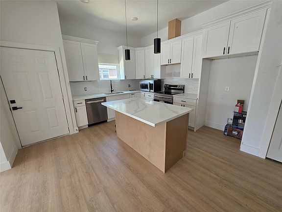 3rd image of 135 Road 5203