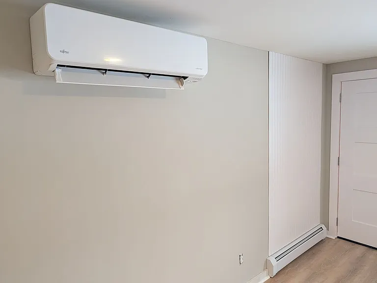 242 Commercial St — Photo 30