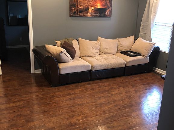3rd image of 113 Briar Patch Ln