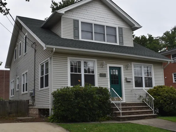 11 Edgewood Rd, Staten Island, NY 10308