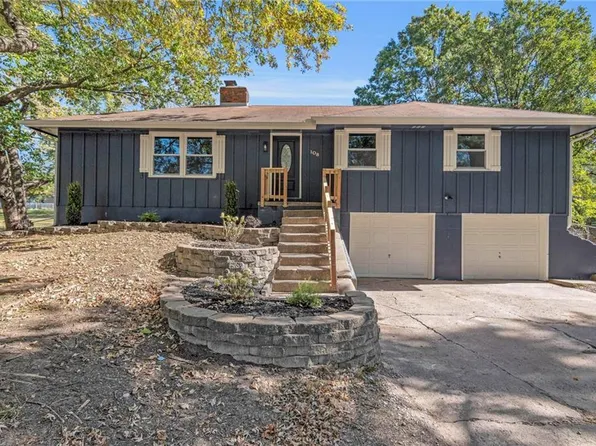 108 Valley Dr, Wood Heights, MO 64024