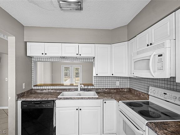 5th image of 17524 Dumont Dr