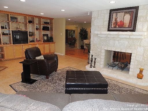 5th image of 904 Canterbury Hill