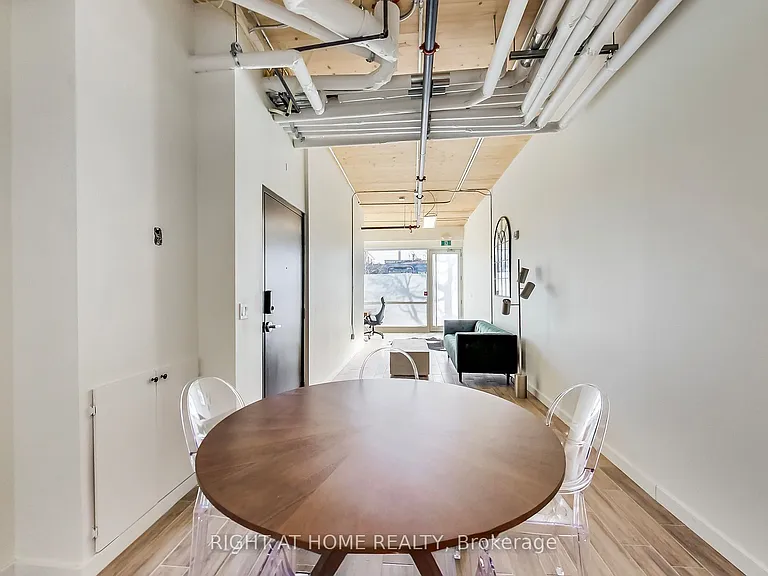 1602 Queen St E #101 — Photo 8