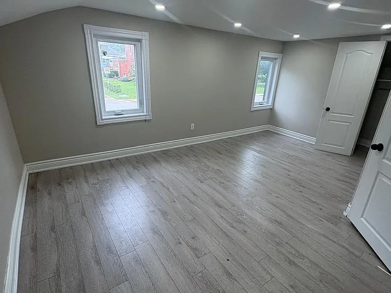 123 Charles St E — Photo 19