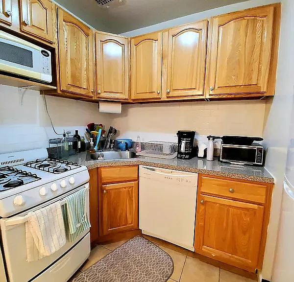 27 W 71st St #2B — Photo 4
