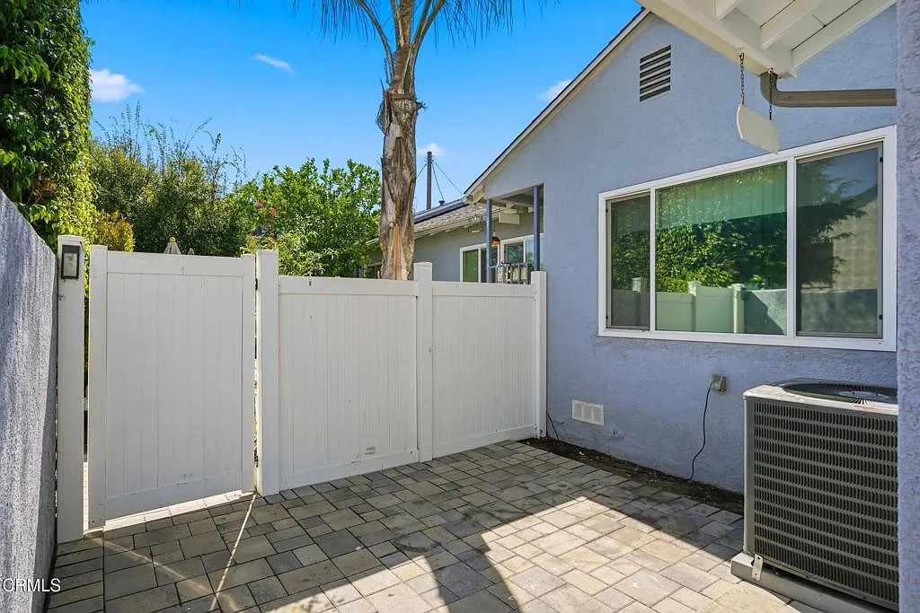 3 bed, 2.0 bath, 1140 sqft, $3,400 — Photo 3
