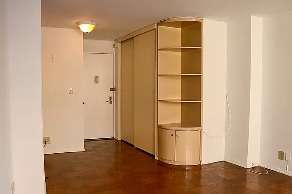 Rented by Compass | media 9