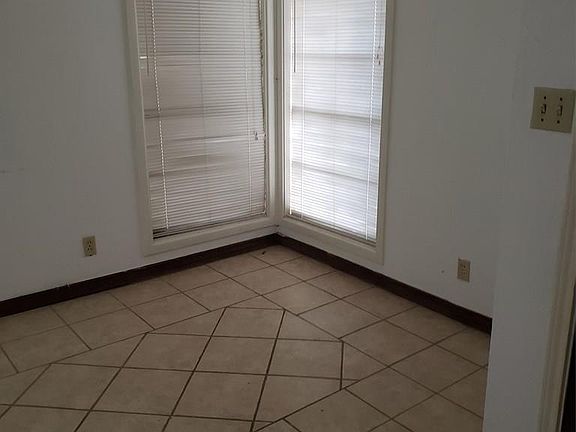 4th image of 2307 S Whitehouse Cir