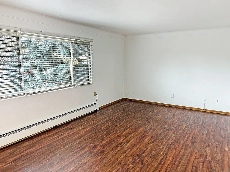 Carroll Court Apartments — Photo 35