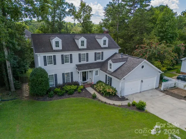 2819 Briar Ridge Dr, Charlotte, NC 28270