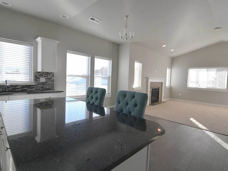 177 Laurel Pkwy — Photo 8