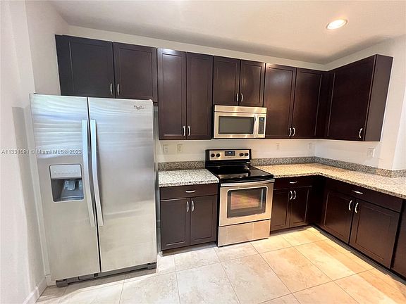 4th image of 319 NE 194th Ln