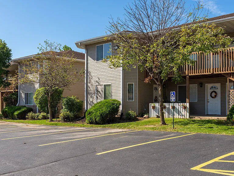 Ashford Apartments — Photo 11
