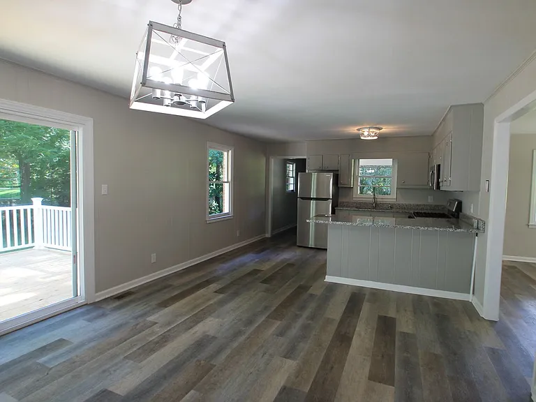 1535 Glasscock Rd — Photo 3