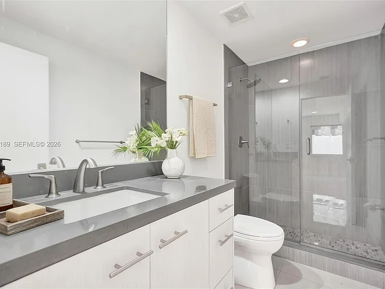 820 NE 7th St #G — Photo 21