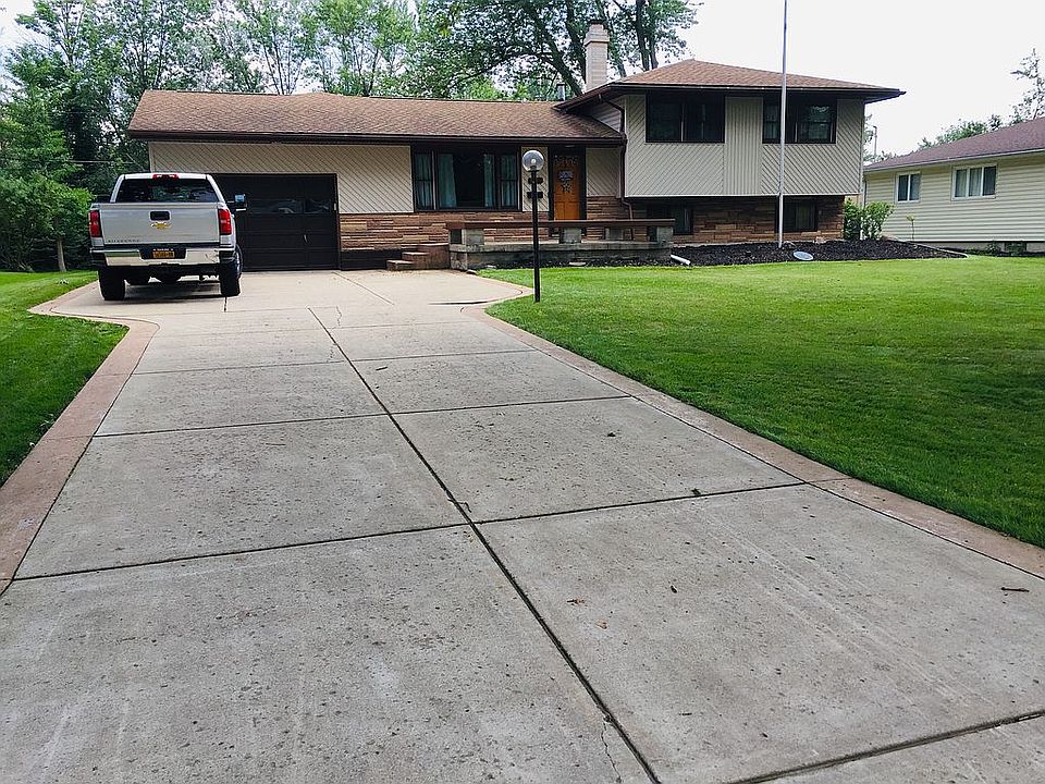 1st image of 39 Forest Dr
