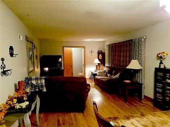 3rd image of 613 E Washington St