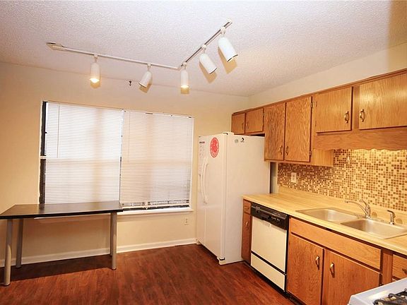 4th image of 1092 Falling Water Dr SE