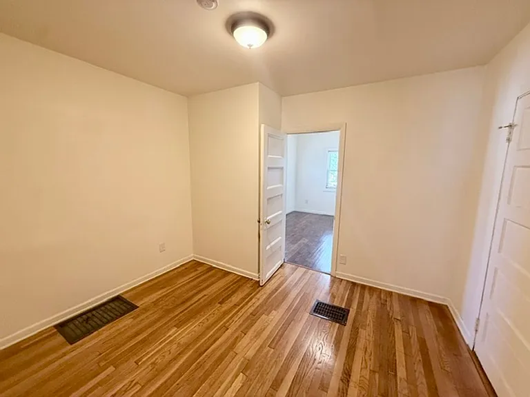 46 York St — Photo 11
