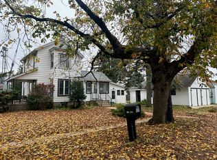 220 E Monroe St, Waterman, IL 60556