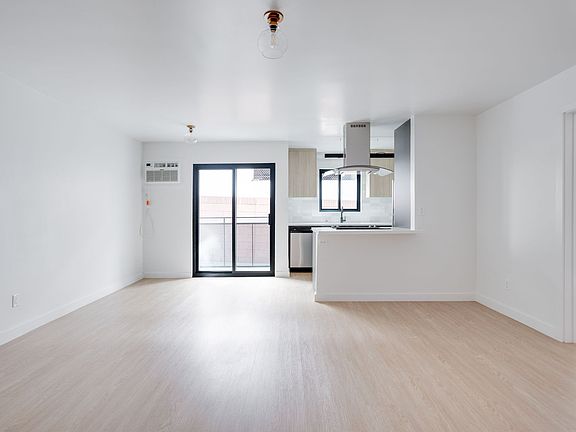 4th image of 950 Larrabee St APT 105
