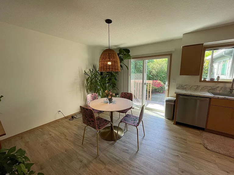 3652 SE Lexington St — Photo 3