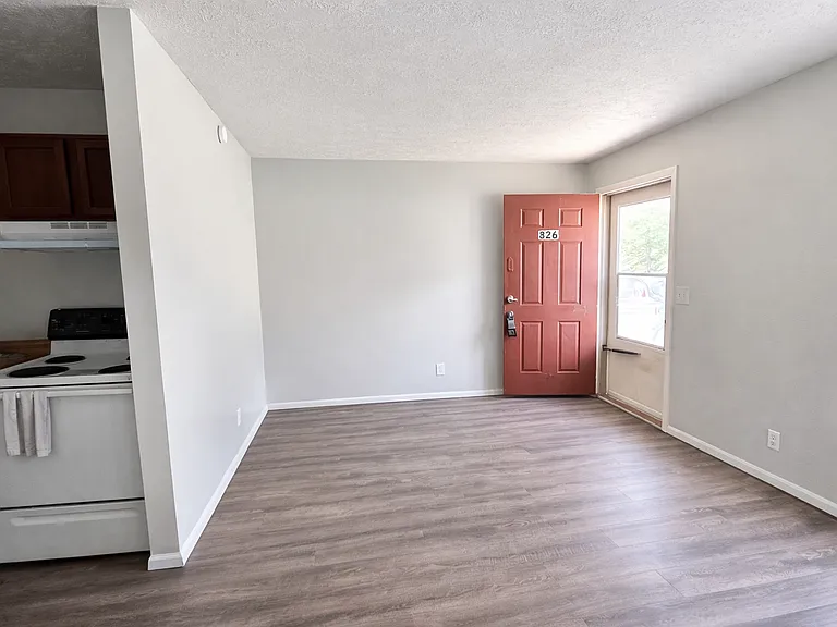 336 E Webster St — Photo 5