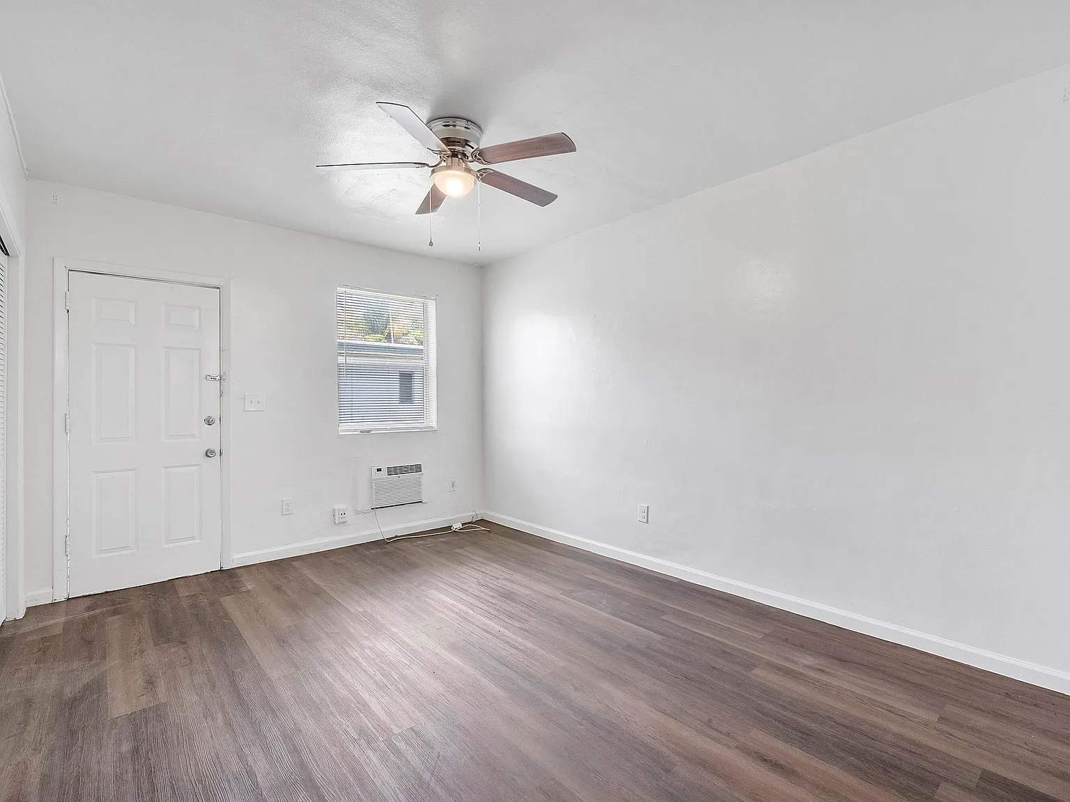2 bed, 2.0 bath, 900 sqft, $2,100 — Photo 2