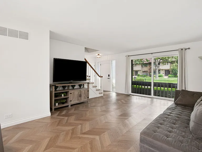 21 Kyle Ct — Photo 2