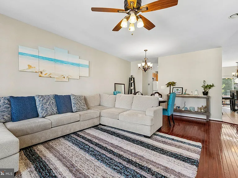 12047 Kemps Landing Cir — Photo 8