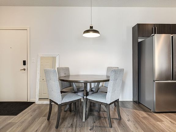 3rd image of 263 Macewan Rd SW #235
