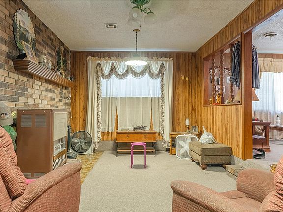 2nd image of 609 Gleason Ave