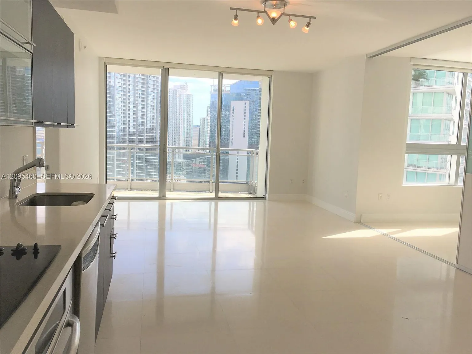 Ivy Condo — Photo 4