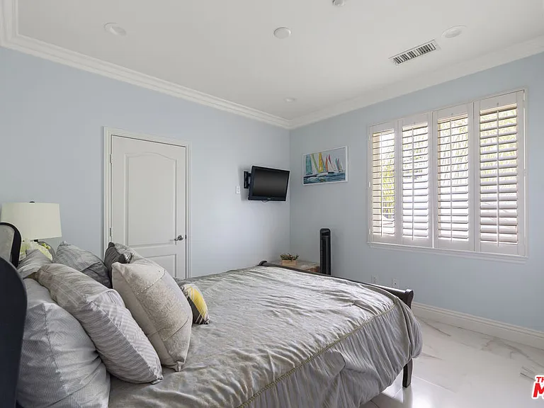 21615 Medina Estates Dr — Photo 32