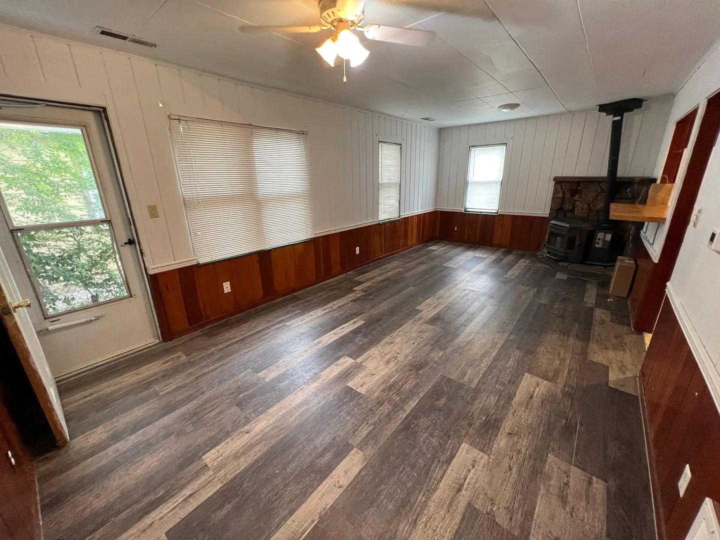 2 Bedroom 1 Bath House with Fenced Yard, Storage Shed, Off Street Parking — Photo 3