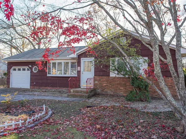 11 Harvard Drive, Hampton Bays, NY 11946